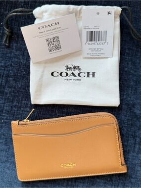 New York Zip Card Case in Honey Brown
